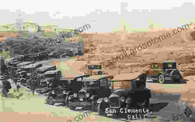 Vintage Photograph Of The San Clemente Pier In The 1920s, Adorned With Playful Beachgoers San Clemente (Images Of America)